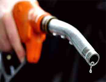خاندوزی: تخصیص بنزین به اشخاص به جای خودرو، از اولویت خارج شد